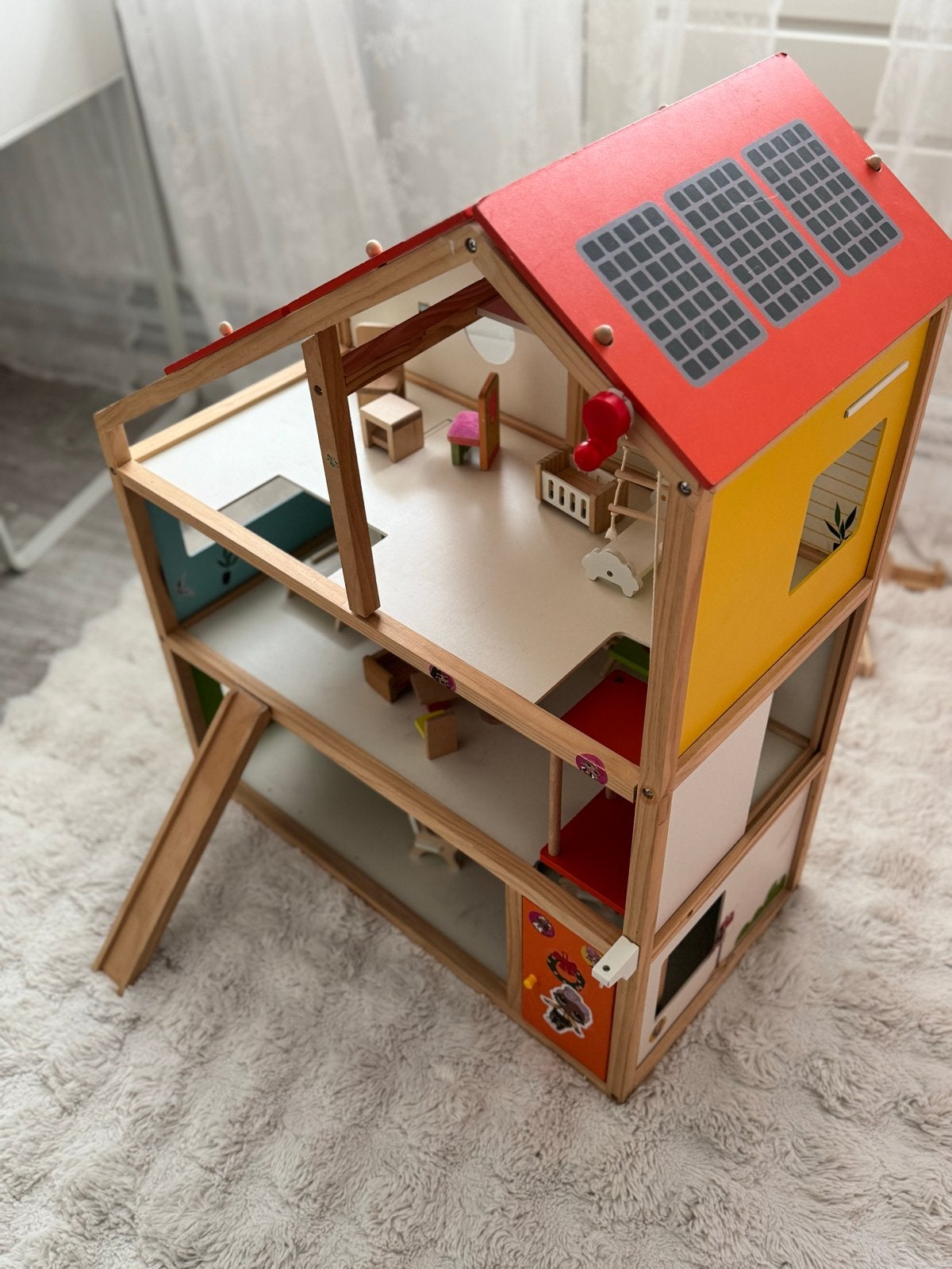 Groot houten poppenhuis met meubels en accessoires, Ophalen of Verzenden, Gebruikt, Poppenhuis