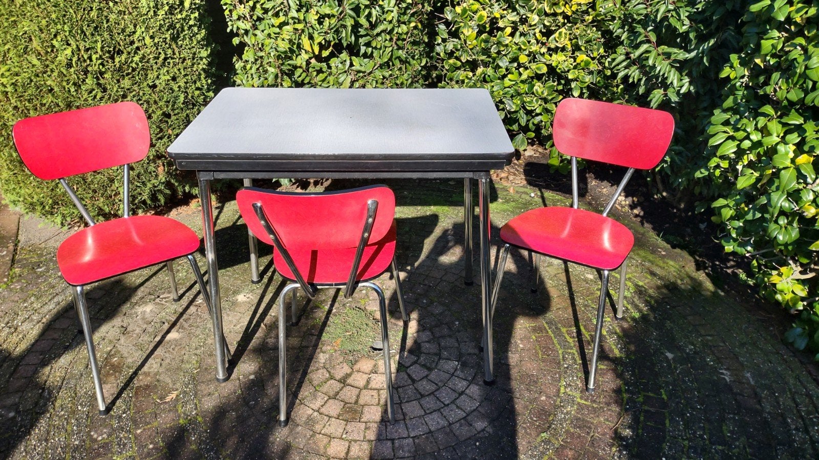 Retro tafel met 3 stoeltjes, Tuin en Terras, Ophalen of Verzenden, Gebruikt, 2 zitplaatsen