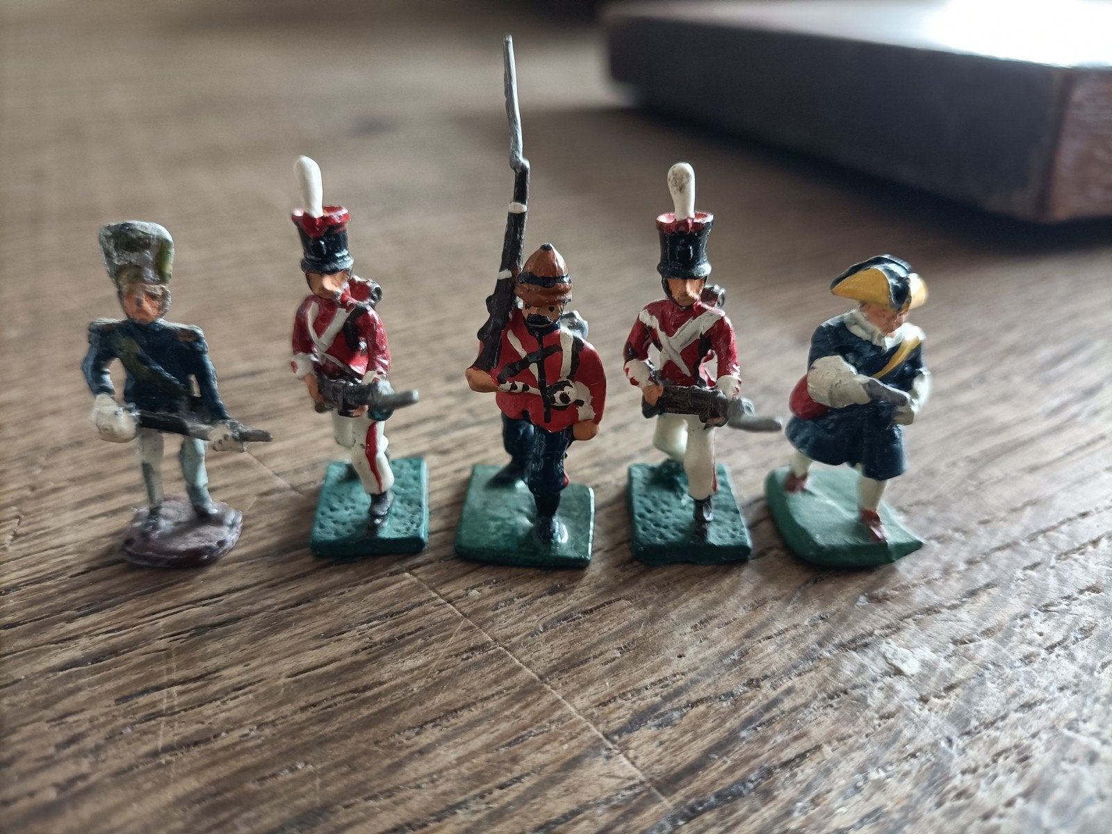 5 vintage tinnen soldaatjes., Ophalen