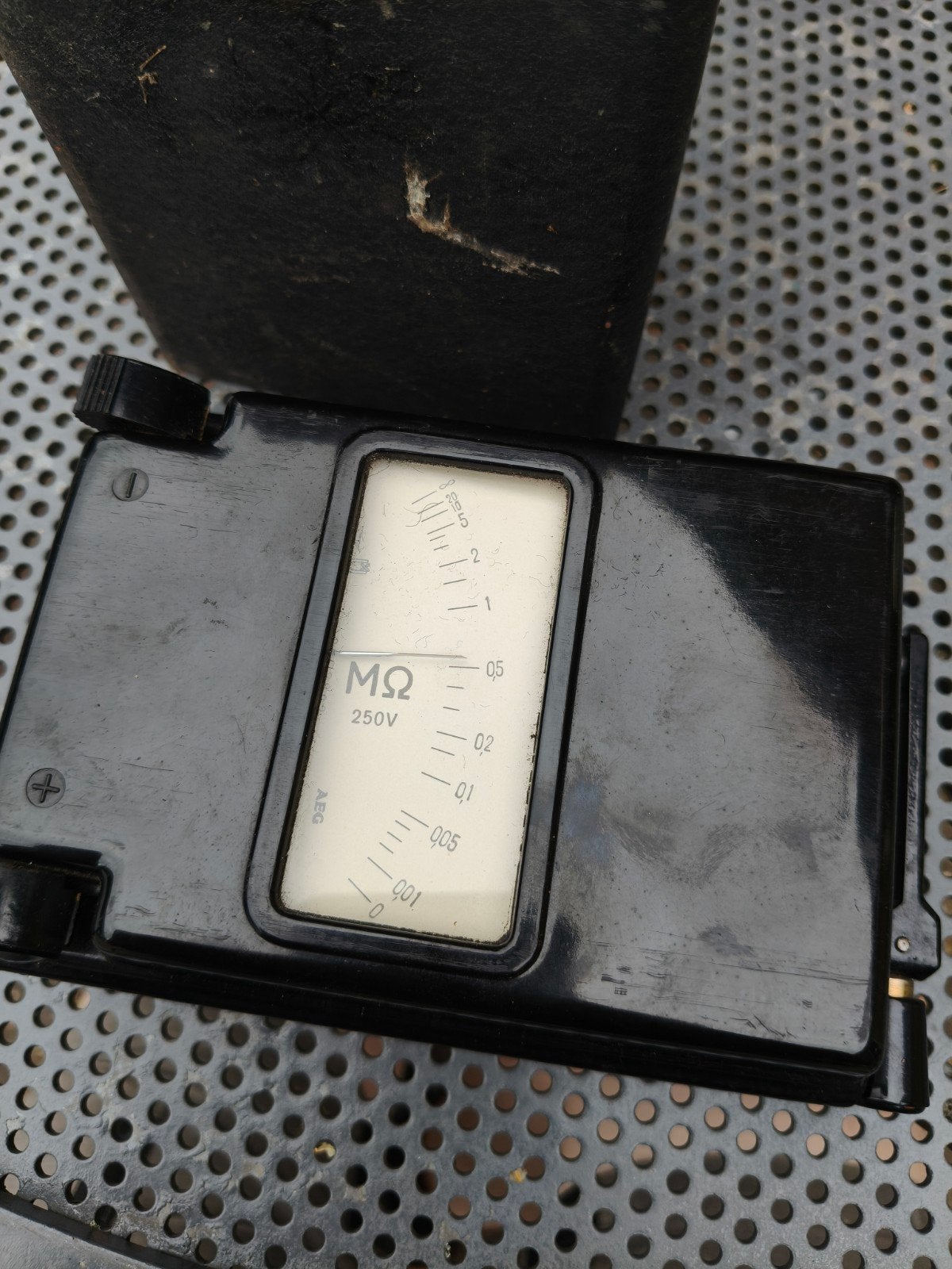 Vintage AEG Megohmmeter 250V met behuizing, Ophalen of Verzenden
