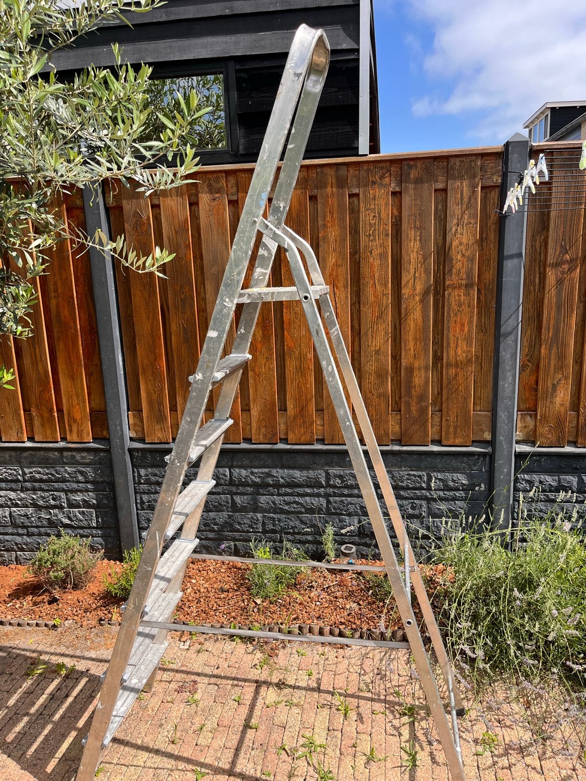 Grote stevige ladder - Ideaal voor klussen op hoogte, Doe-het-zelf en Verbouw, Ladders en Trappen, Ophalen, Gebruikt, Ladder, 4 meter of meer