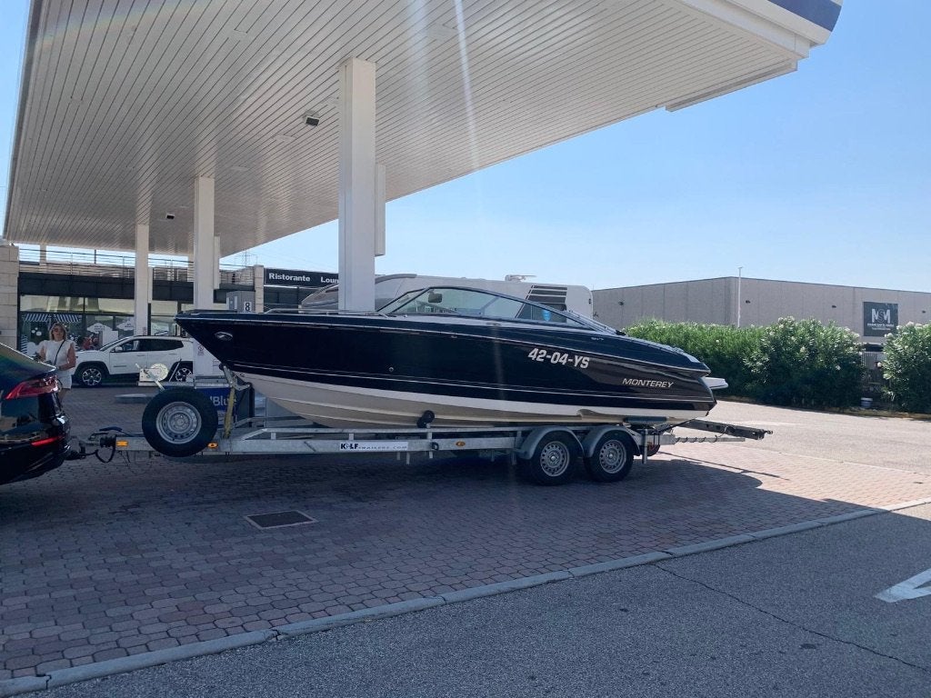 Monterey 224 FS Zwart 2012  incl Kalf W-2700 trailer, 270 pk, Gebruikt, Binnenboordmotor, 200 pk of meer