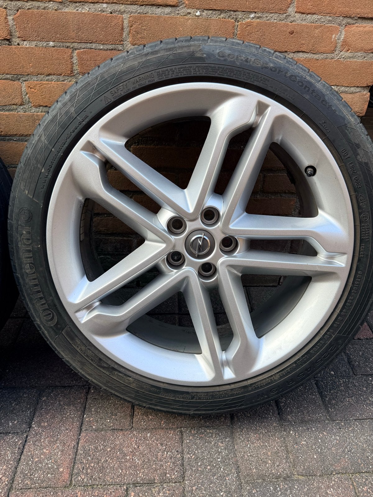 Opel Mokka velgen met banden - 5x105 - 225/45 R19, Auto-onderdelen, Banden en Velgen, Gebruikt, Banden en Velgen, Personenwagen