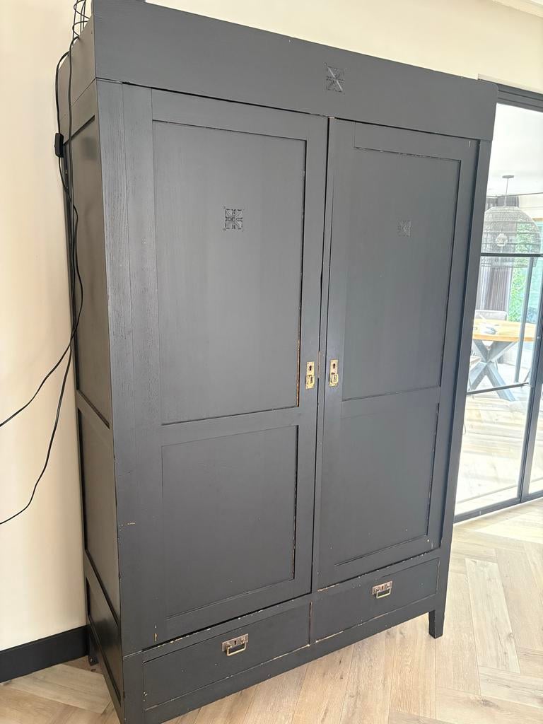 Oude zwarte houten kast - opknapper, Ophalen