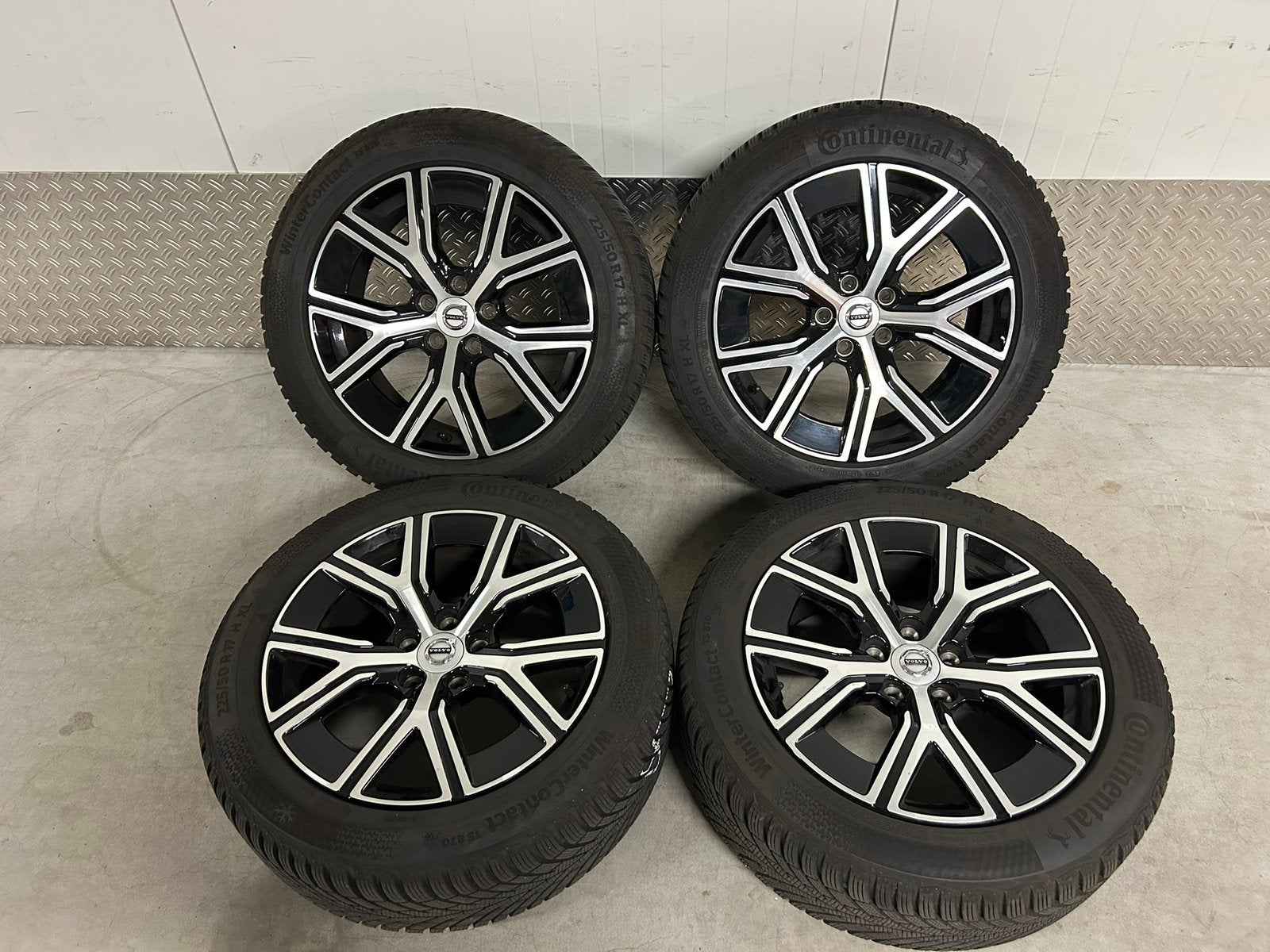 Volvo V40 S40 V60 S60 17 inch Continental winter 2023 ZGAN, Auto-onderdelen, Banden en Velgen, Ophalen, Gebruikt, Banden en Velgen