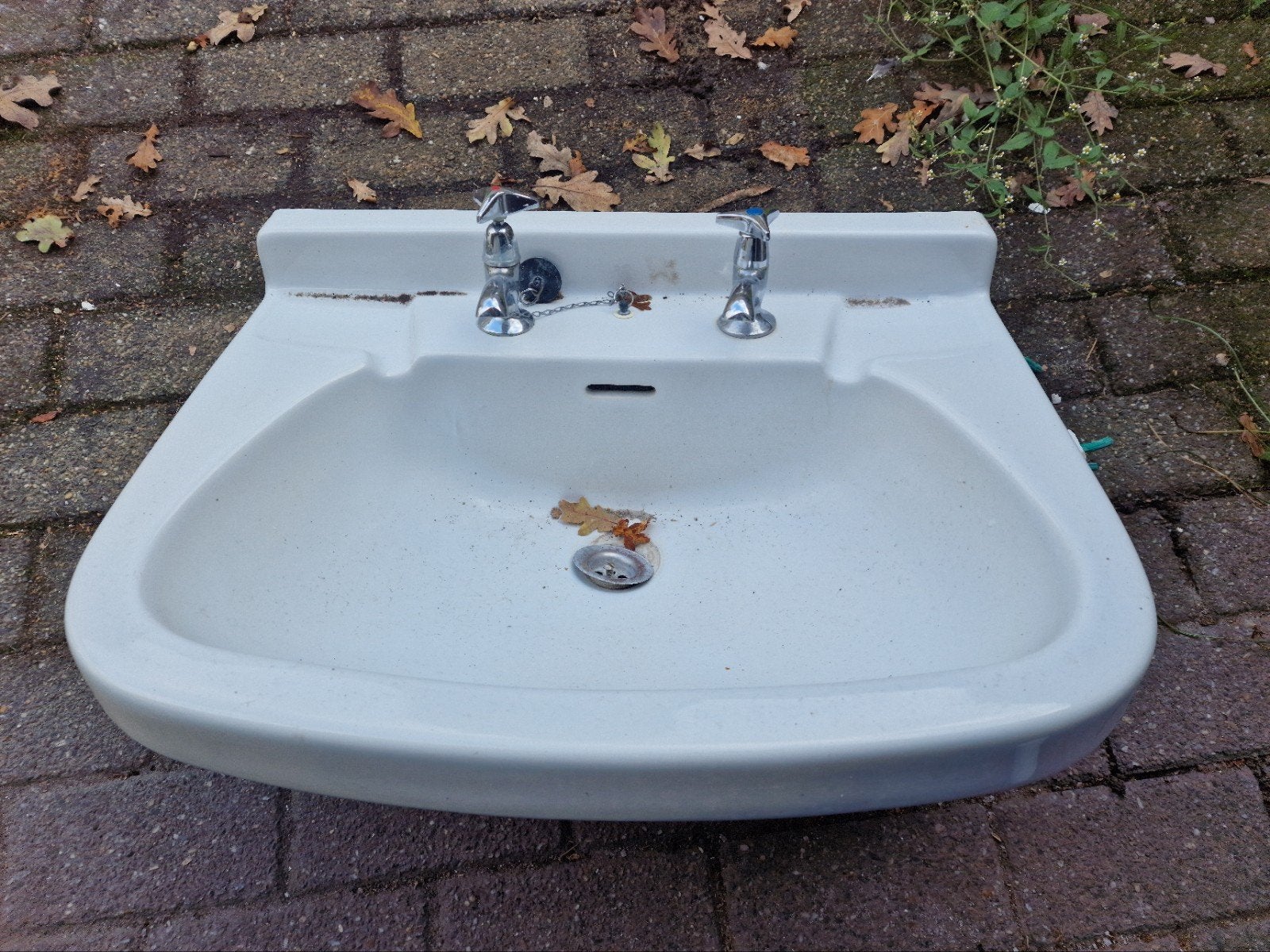 Ouderwetse wastafel met kranen en hangbeugels, Ophalen, Gebruikt, Wastafel