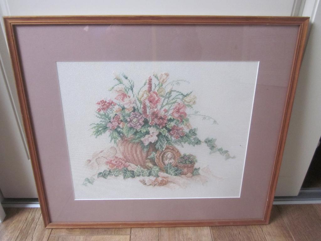 Geborduurd schilderij in pastelkleuren bloemenpracht, Hobby en Vrije tijd, Borduren en Borduurmachines, Ophalen of Verzenden, Zo goed als nieuw