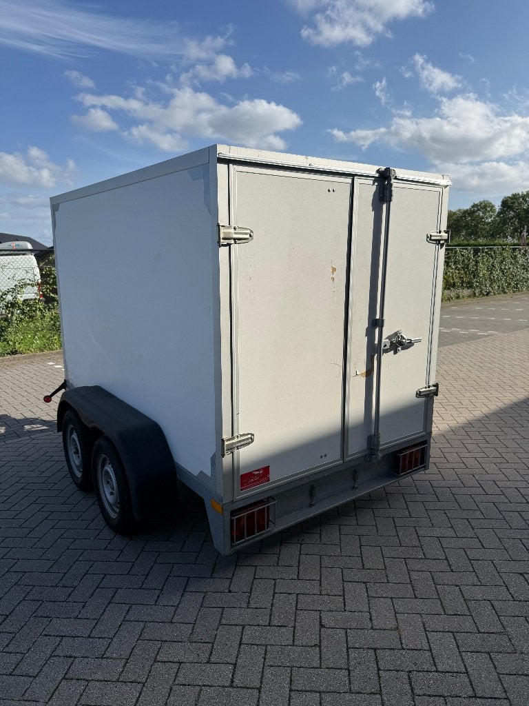 Gesloten aanhangwagen, Ophalen, Gebruikt