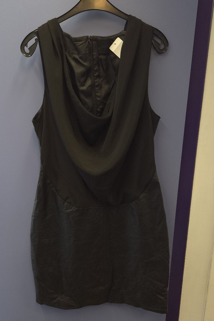 Gestuz leren jurk zwart maat 42 (valt als M) 100% leer 52056, Kleding | Dames, Maat 38/40 (M), Gestuz Fashion, Zwart, Ophalen of Verzenden