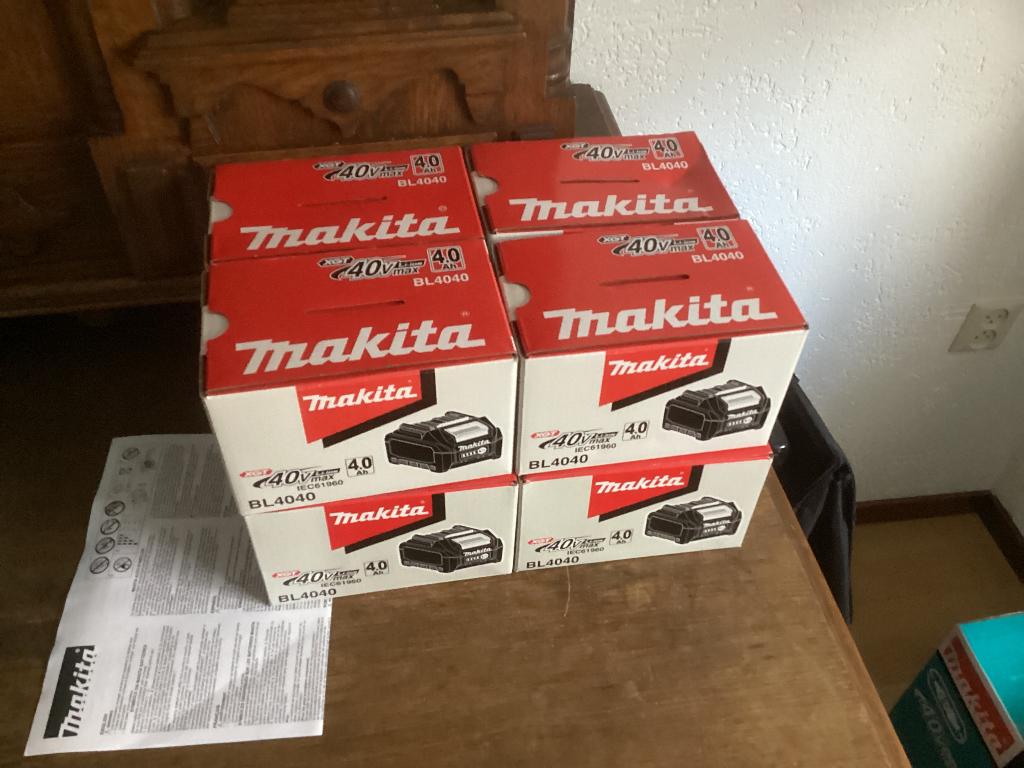 Nieuwe Makita originele accu´s  10xBl4040 110,00 euro per st, Ophalen, Nieuw