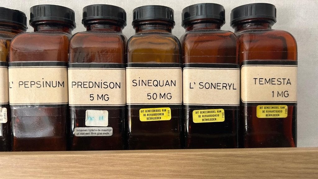 apothekerspotjes oud, Ophalen