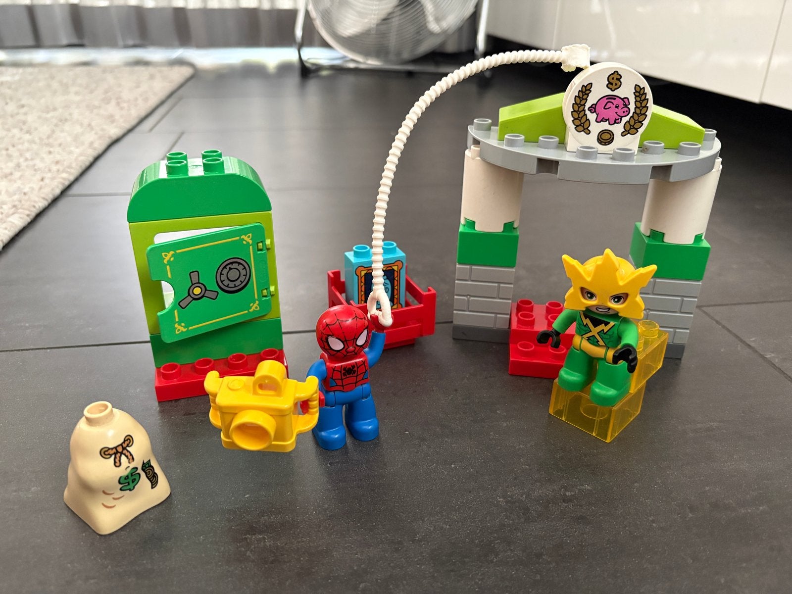 LEGO Duplo 10893 Spider-Man vs Electro, Gebruikt, Overige thema's, Ophalen of Verzenden, Compleet