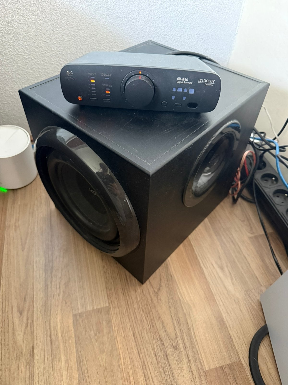 Logitech Z906 Subwoofer + 4 speakers, Gebruikt, Subwoofer, 120 watt of meer, Ophalen