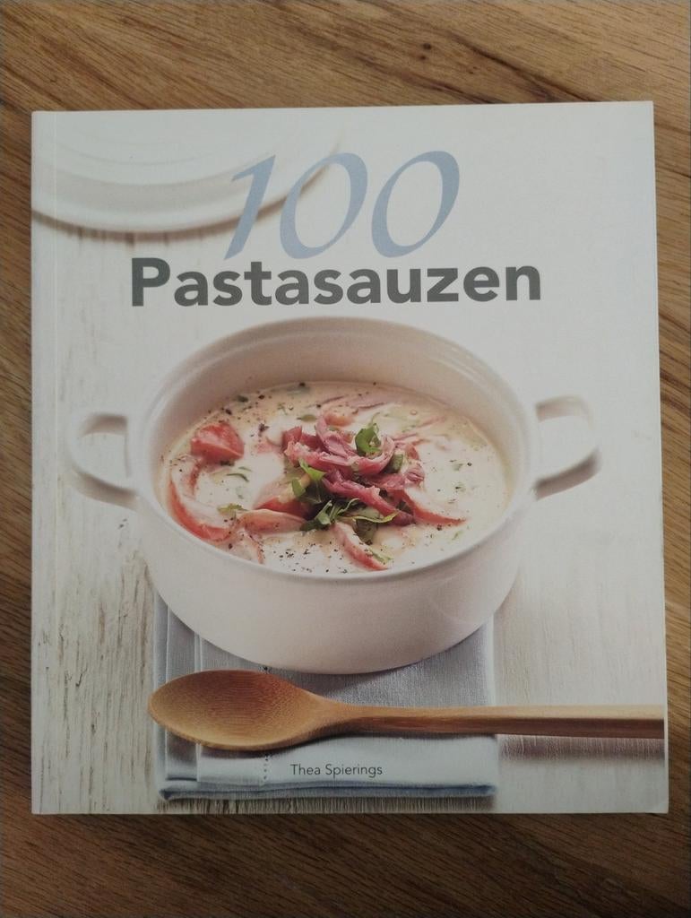 100 Pastasauzen - Thea Spierings Kookboek, Boeken, Hoofdgerechten, Thea Spierings, Ophalen of Verzenden, Zo goed als nieuw