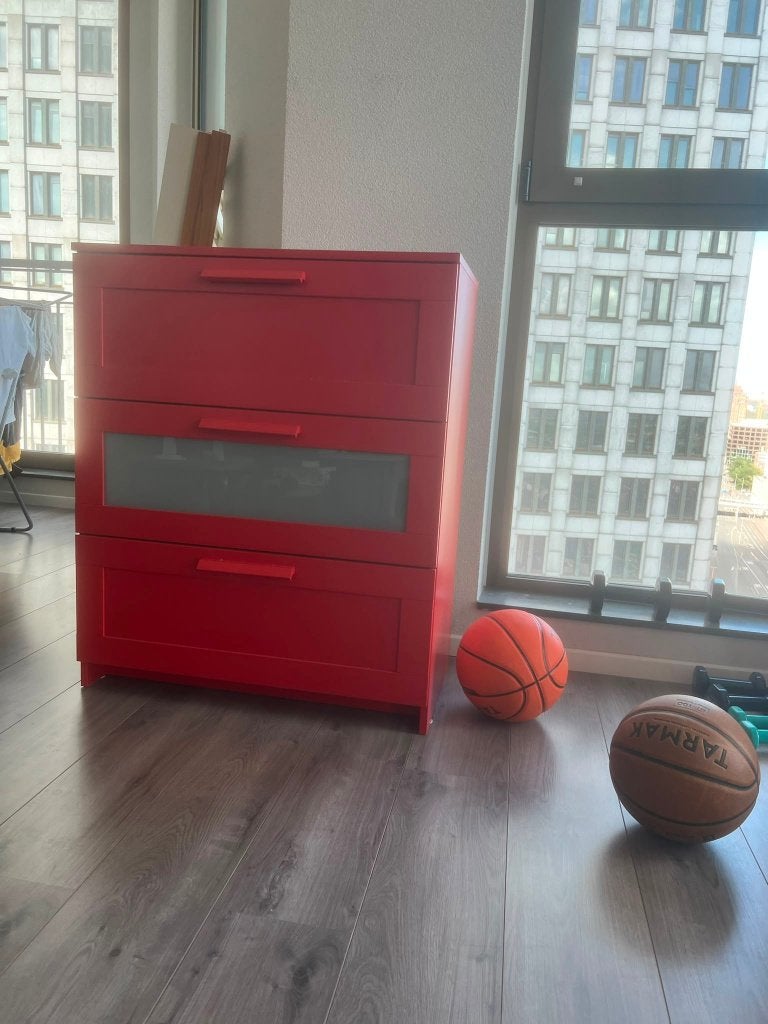 Foto 3 van IKEA BRIMNES ladekast – rood met matglas – 3 laden