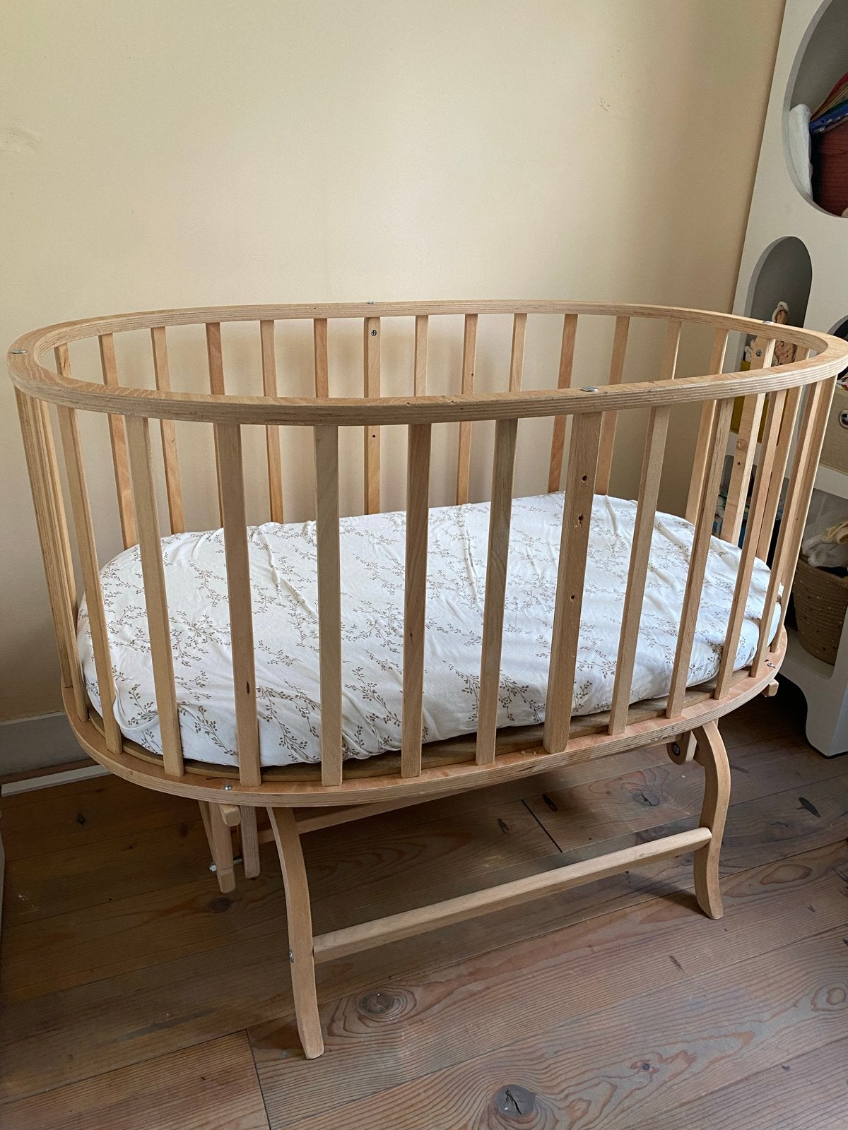 Prachtige ovalen baby wieg met schommelfunctie incl. matras, Kinderen en Baby's, Babywiegjes en Ledikanten, Ophalen, Gebruikt