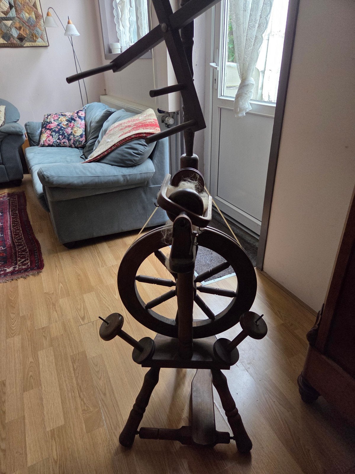 Antiek Spinnewiel - Onderdeel ontbreekt, Hobby en Vrije tijd, Spinnewielen en Spinnen, Ophalen, Spinnewiel