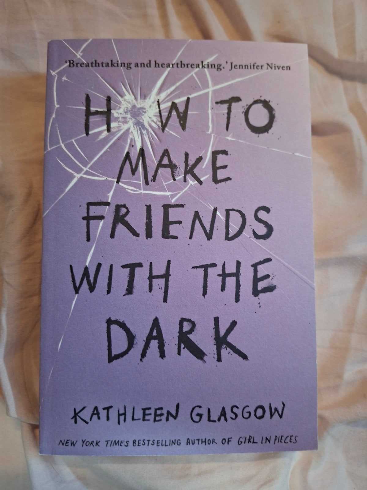 How to Make Friends with the Dark - Kathleen Glasgow, Boeken, Ophalen of Verzenden, Zo goed als nieuw, Kathleen Glasgow, Europa overig