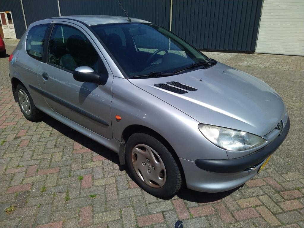 Peugeot 206 1.4 XT (bj 1999, automaat), Automaat, 1360 cc, Bedrijf, 75 pk