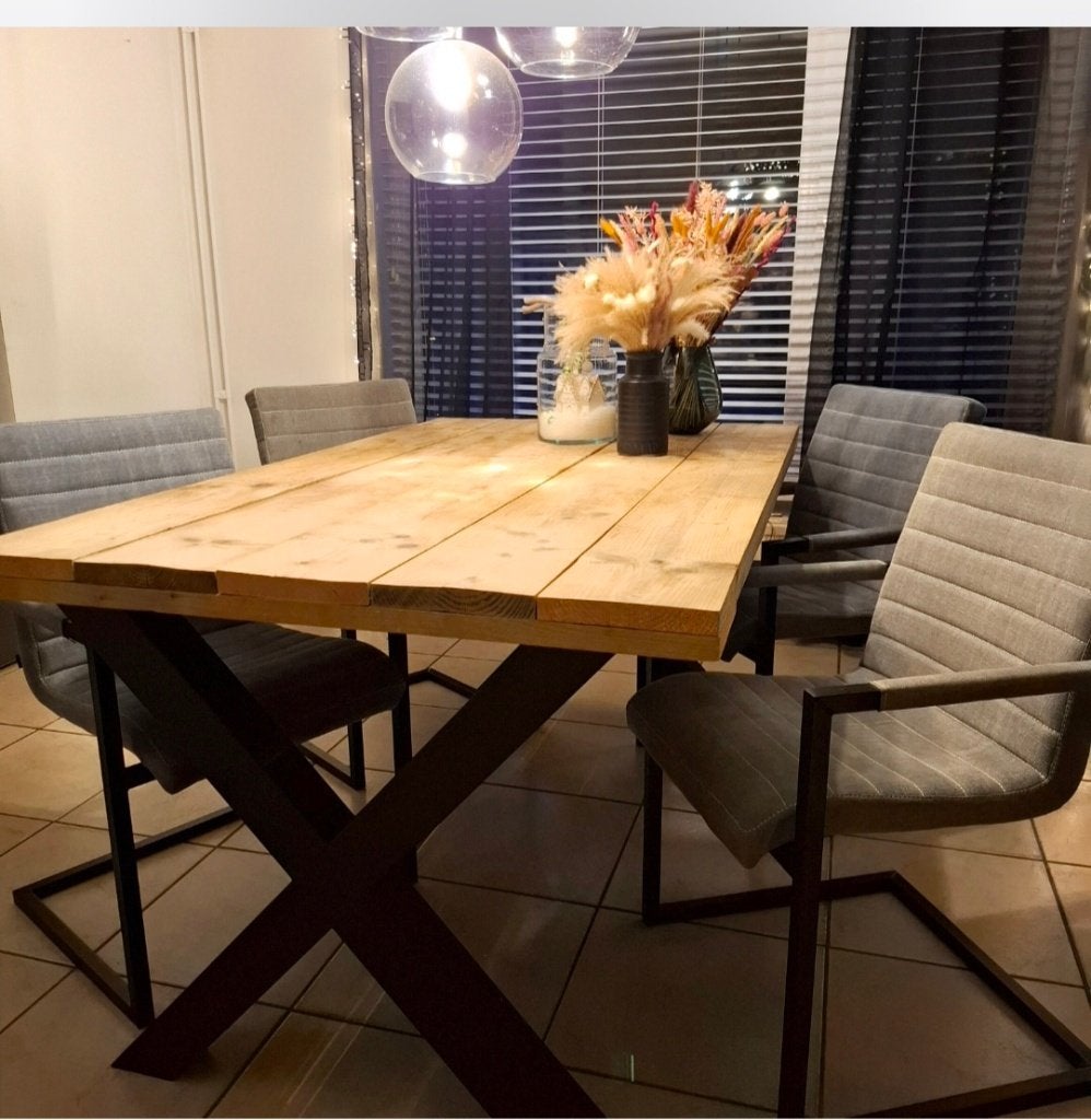 Robuuste eettafel met 4 stoelen - Industrieel design, Huis en Inrichting, Ophalen, Gebruikt, Vier, Stof