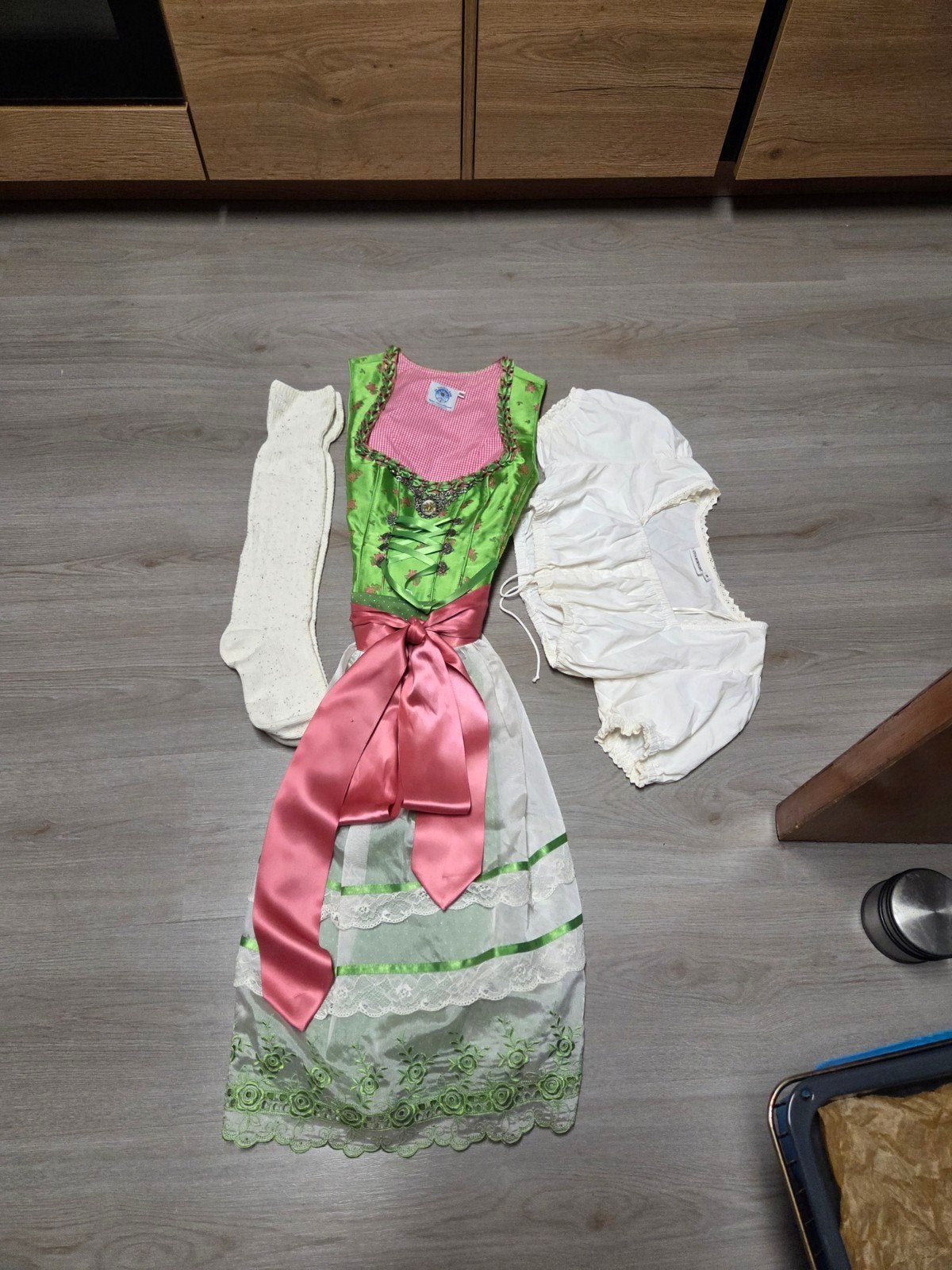 Dirndl set, Kleding | Dames, Carnavalskleding en Feestkleding, Ophalen, Zo goed als nieuw, Maat 38/40 (M), Carnaval