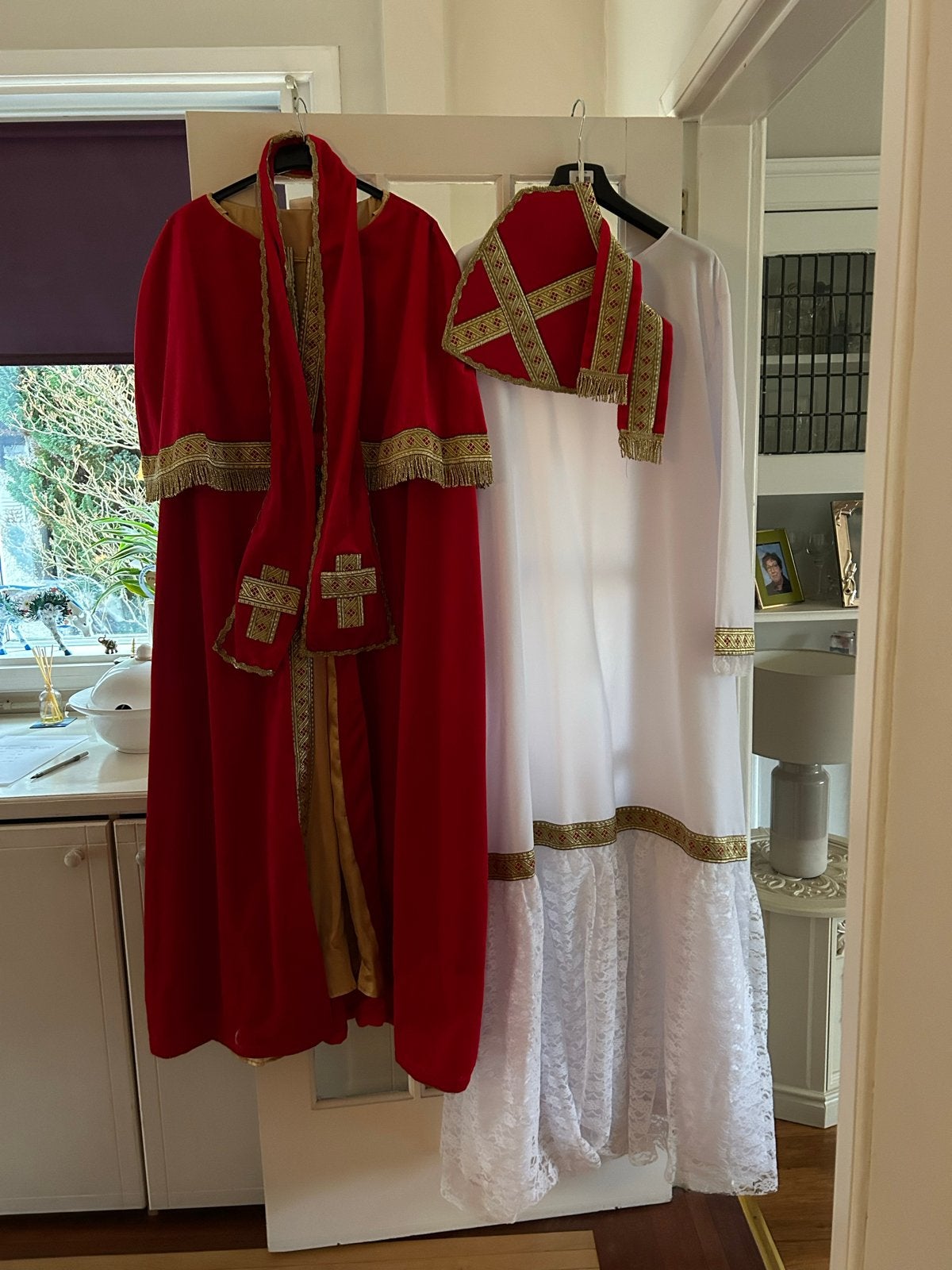 Sinterklaas- en Pietenpakken (4x) compleet met accessoires, Ophalen, Zo goed als nieuw, Kostuum, Kerst of Sinterklaas