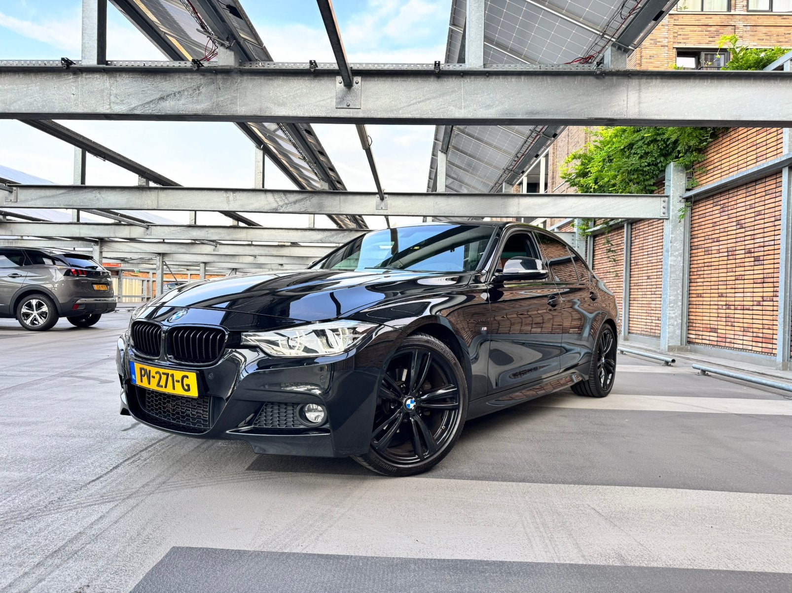 BMW 3-Serie 318i Executive M  Aut 2017 Zwart, Auto's, Automaat, Zwart, Origineel Nederlands, 75 €/maand