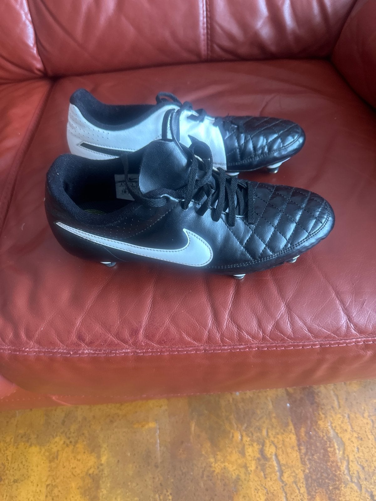 Nike Tiempo voetbalschoenen - Maat 42, Ophalen of Verzenden, Gebruikt, Schoenen