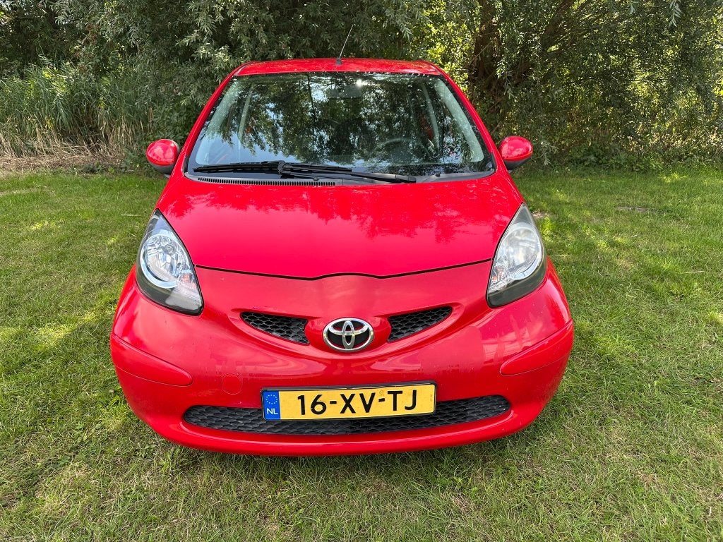 Toyota Aygo 1.0 12V Vvt-i 5DRS 2007 Rood - 97.500 km, Auto's, Voorwielaandrijving, Stof, 4 stoelen, 68 pk