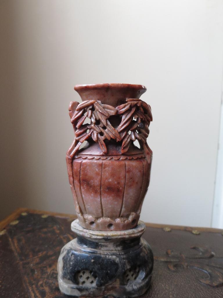 mooi handgemaakt beeldje uit speksteen 17 cm, Ophalen of Verzenden