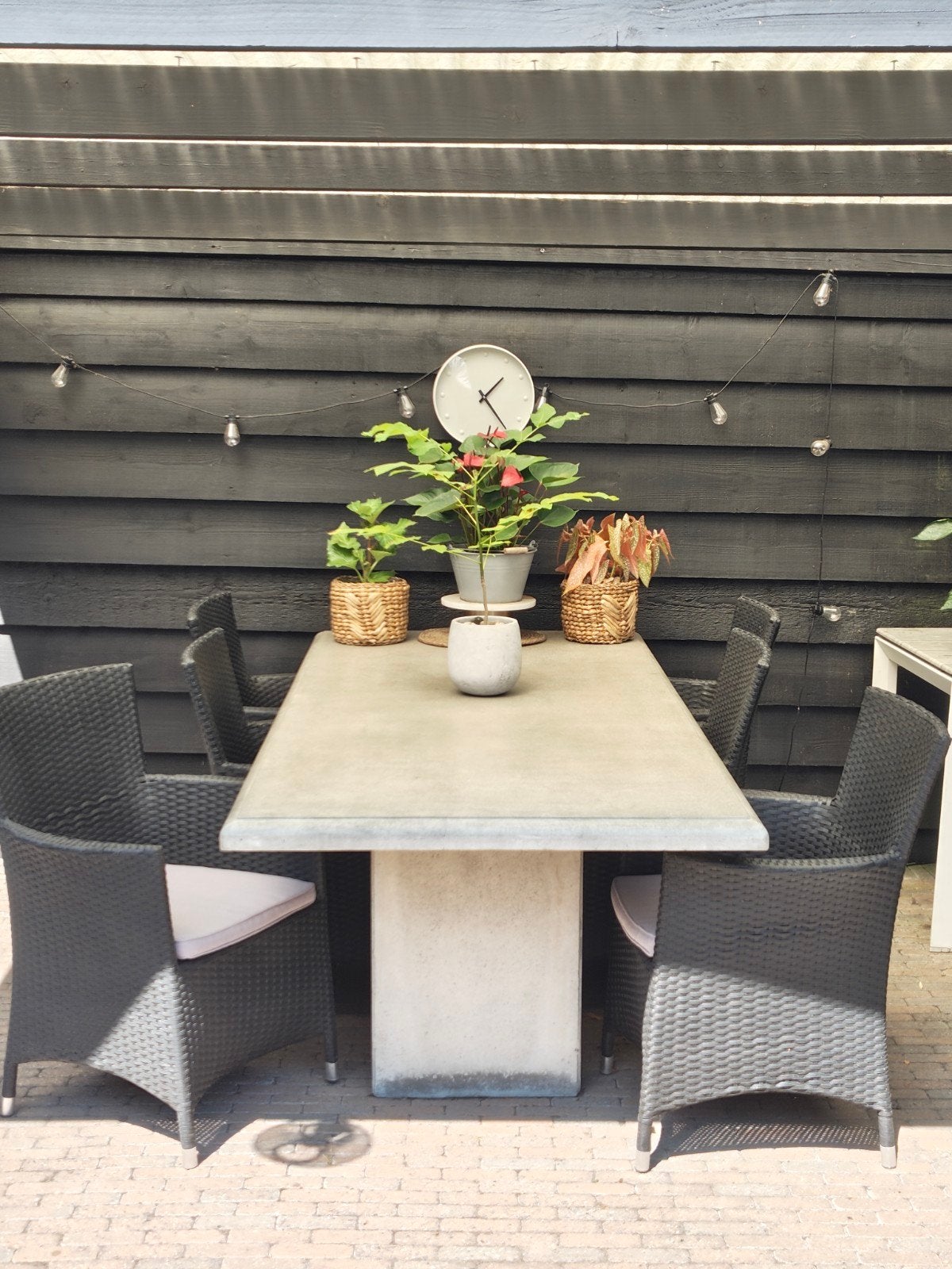 Betonnen tafel en tuinstoelen (incl. kussens), Tuin en Terras, Tuinsets en Loungesets, Ophalen, Gebruikt, 6 zitplaatsen, Wicker