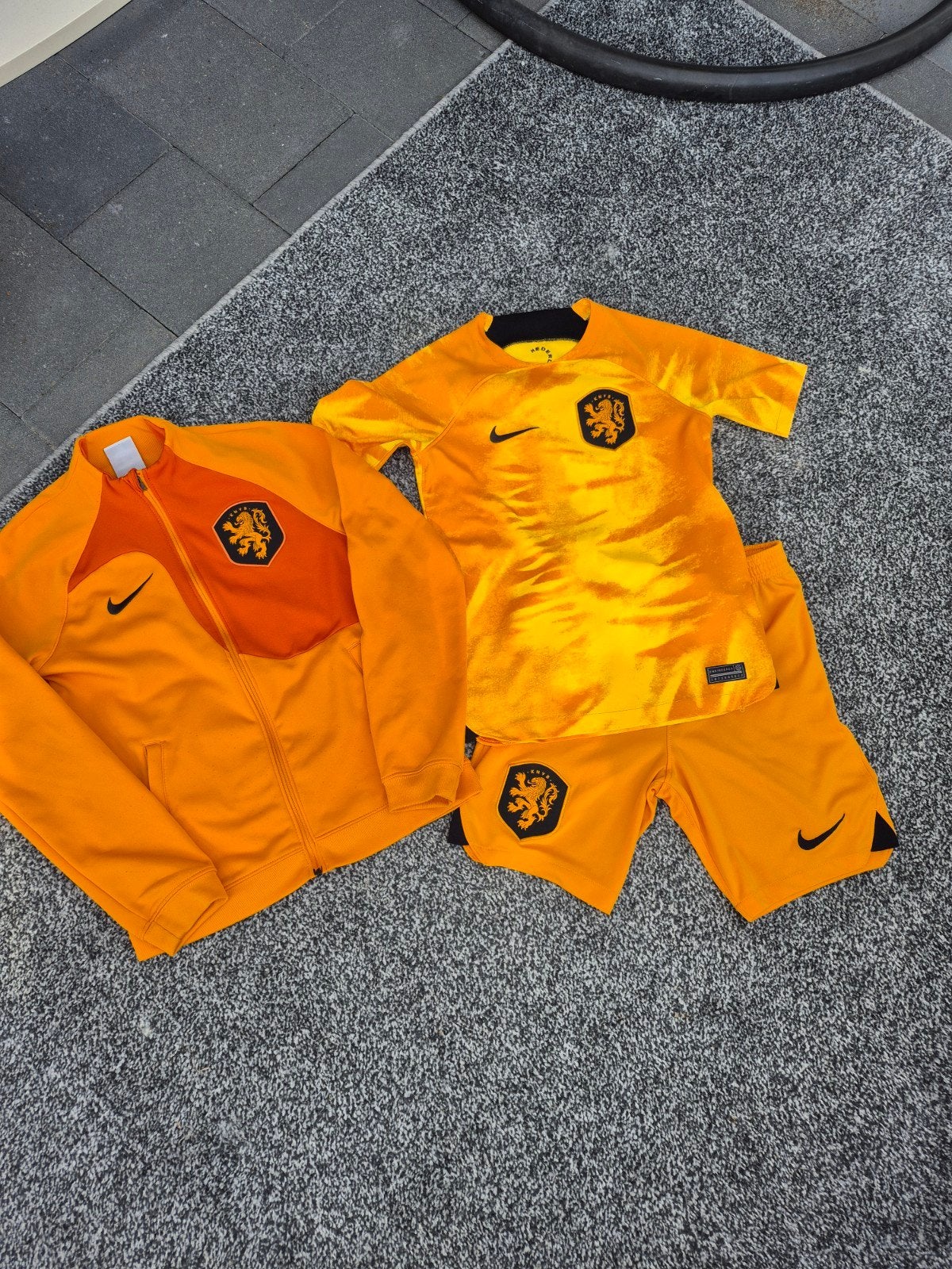 Nederlands elftal tenue met trainingsjas, Ophalen of Verzenden, Jongen of Meisje, Sport- of Zwemkleding