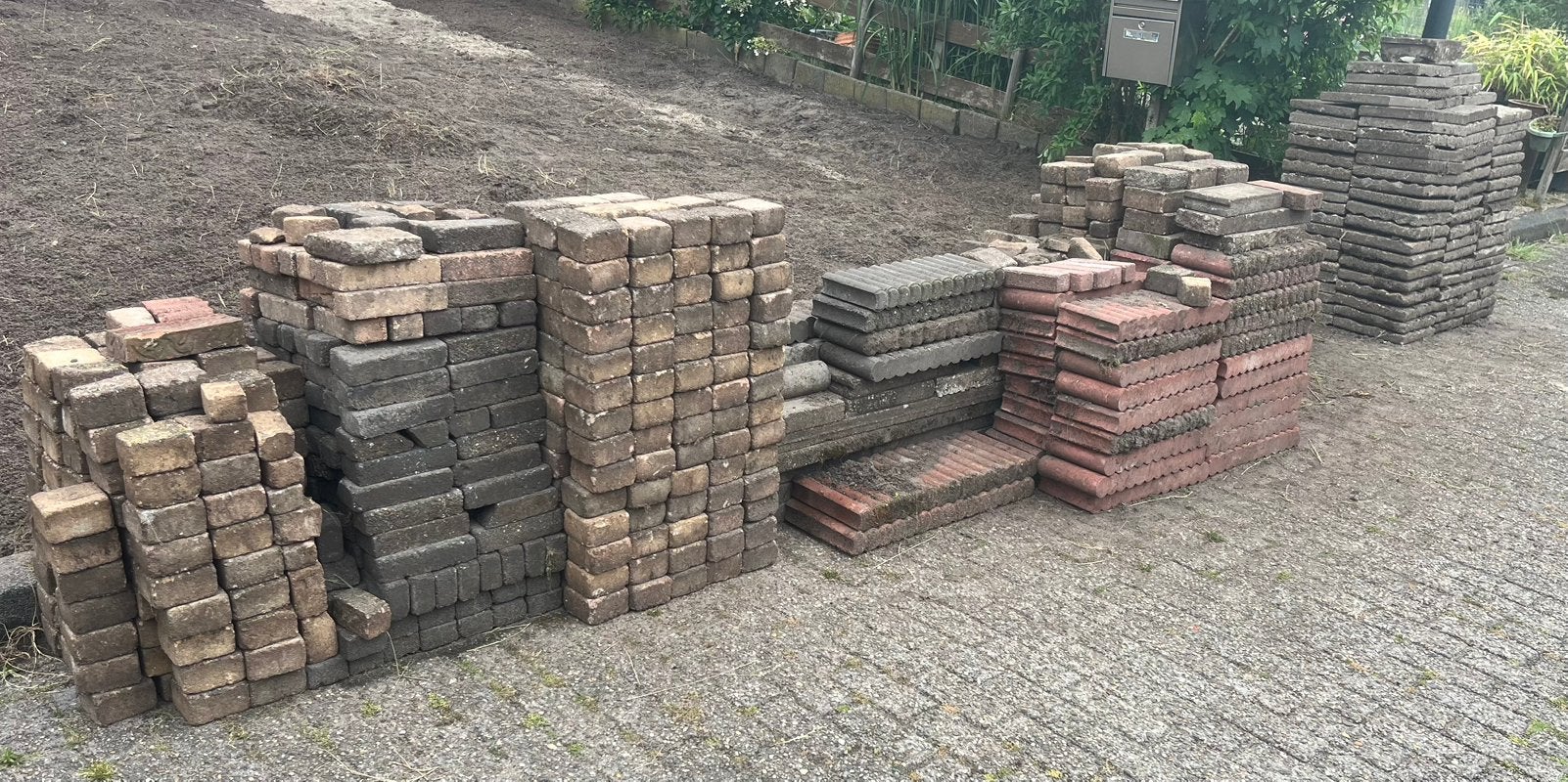 Gratis af te halen: klinkers, tegels en opsluitbanden, Ophalen, Gebruikt, Beton, Terrastegels