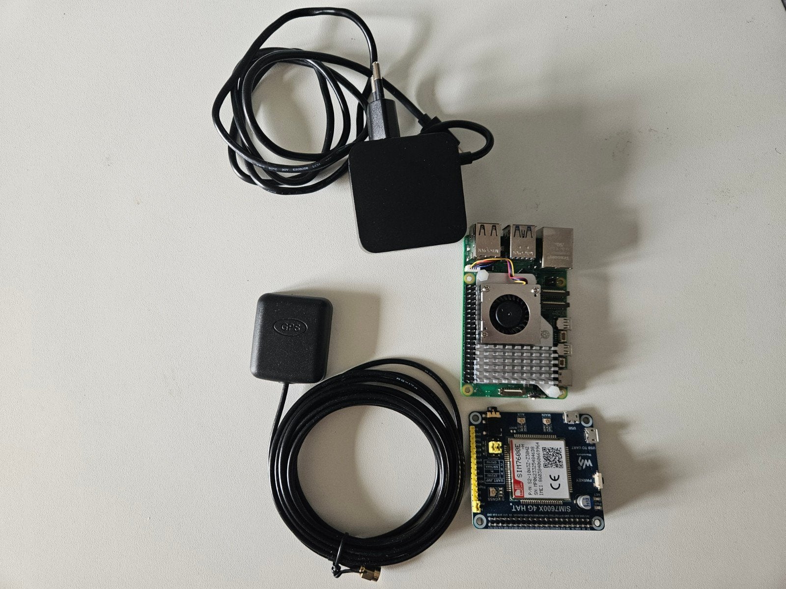 Raspberry pi 5 4GB incl waveshare 4G hat, GPS en 27W voeding, Computers en Software, Ophalen of Verzenden, Zo goed als nieuw