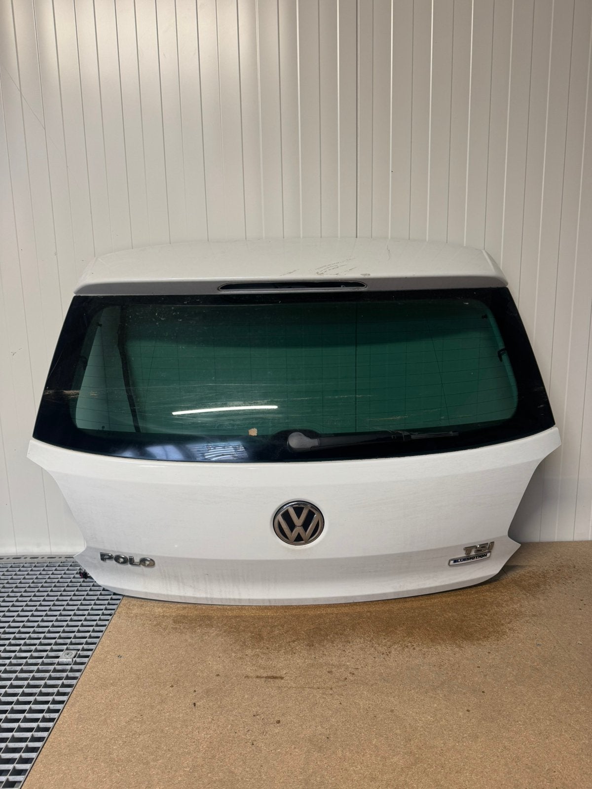 Volkwagen Polo 6C achterklep LC9A, Ophalen