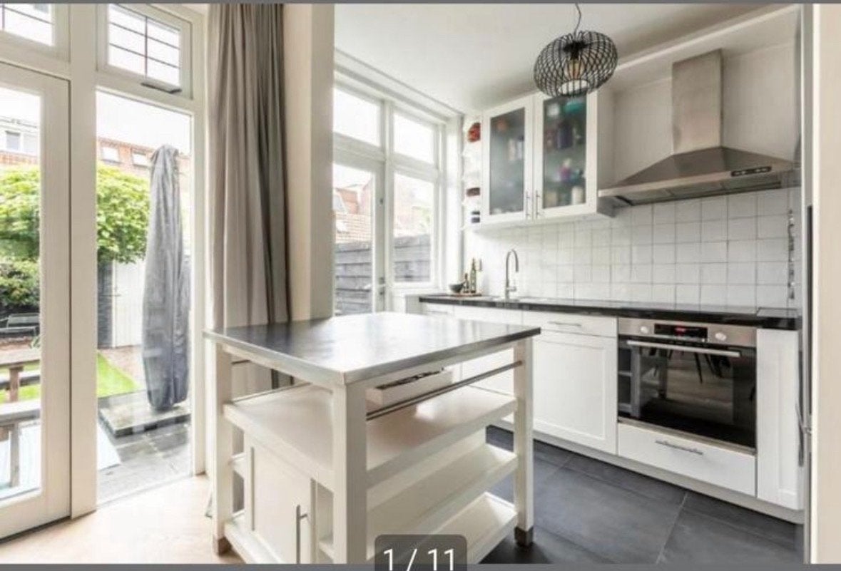 Wit keukeneiland met RVS blad en opbergruimte, Ophalen, Gebruikt, Wit, Met kookeiland