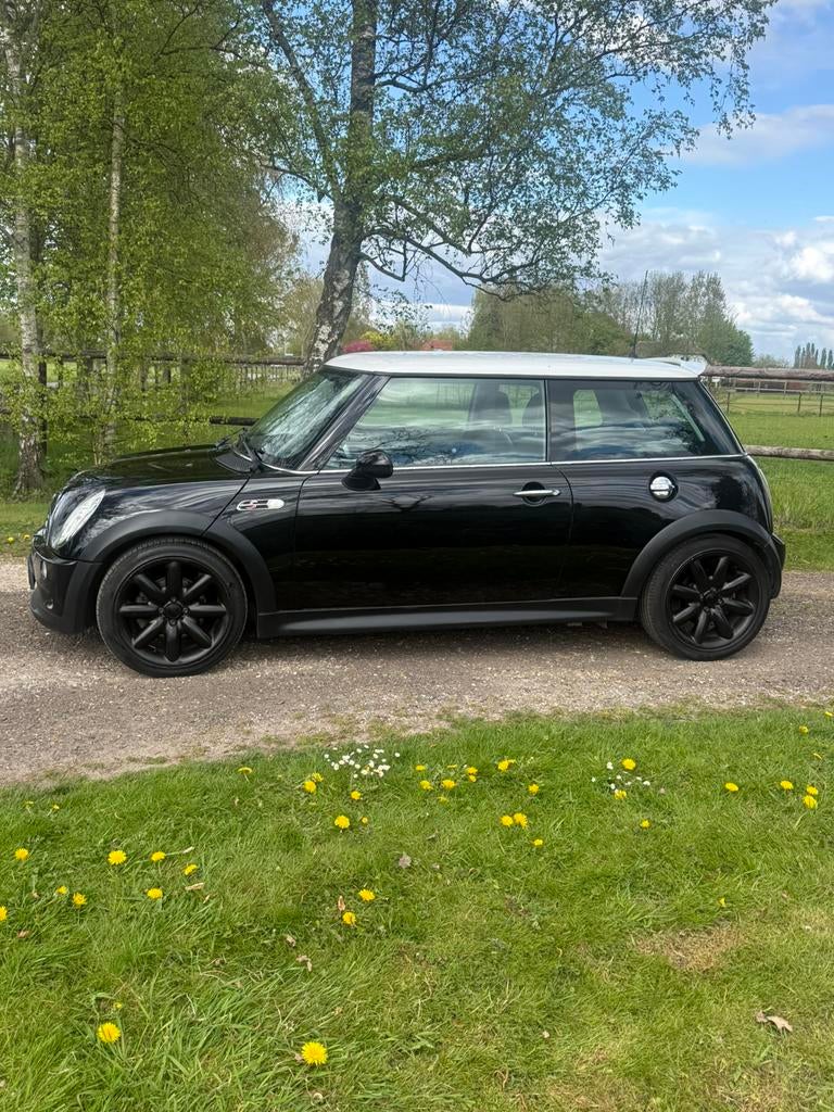 Mini Cooper S R53 Carplay/Leer/Airco/163PK, Voorwielaandrijving, Zwart, 4 cilinders, 4 stoelen