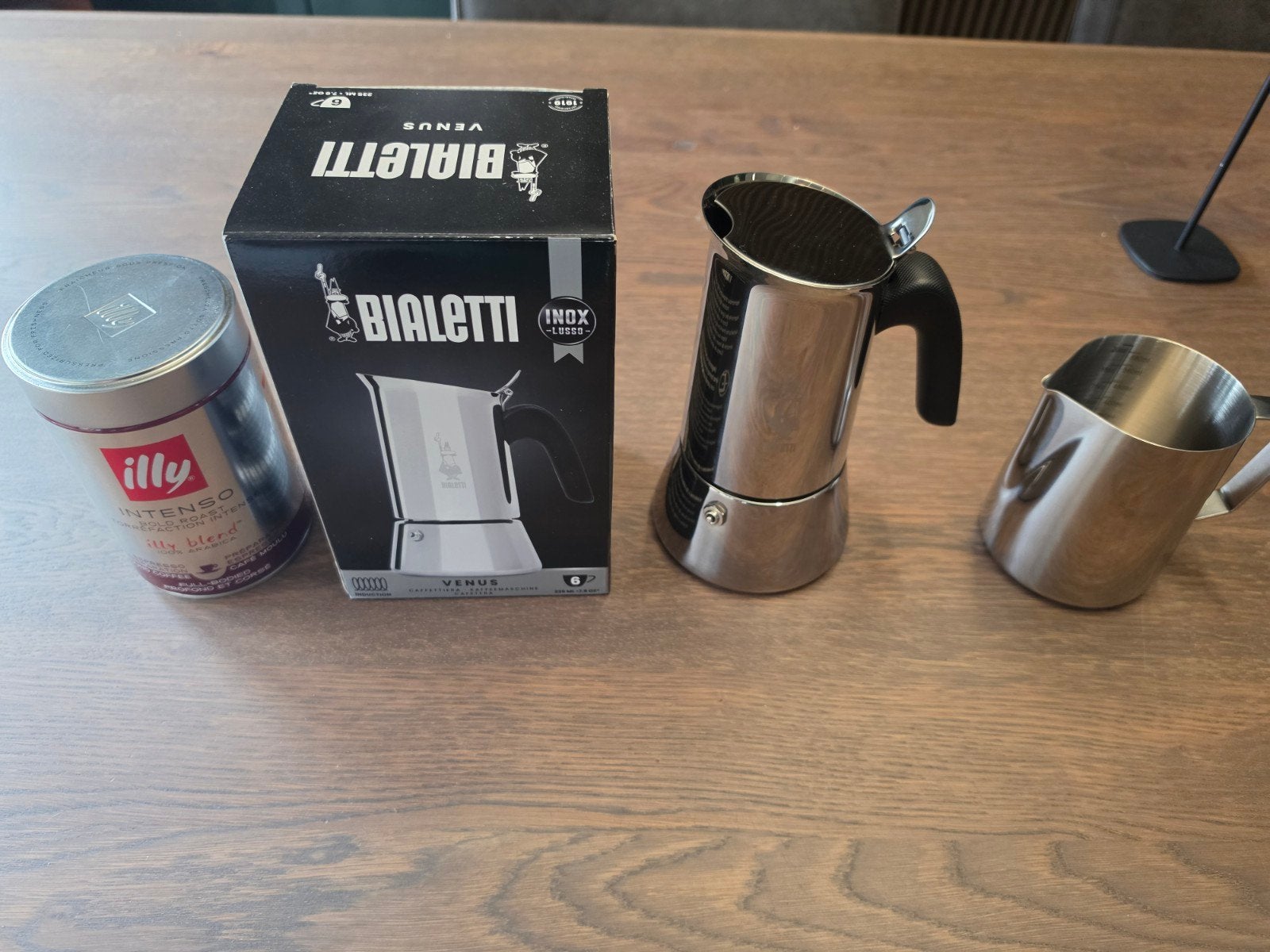 Bialetti New Venus Induction 6-kops, melkschuimkan en koffie, Overige modellen, Gemalen koffie, Ophalen of Verzenden, Zo goed als nieuw