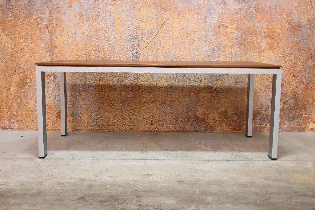 ZGANieuw! fraaie notenhouten Arco Graphic design tafel