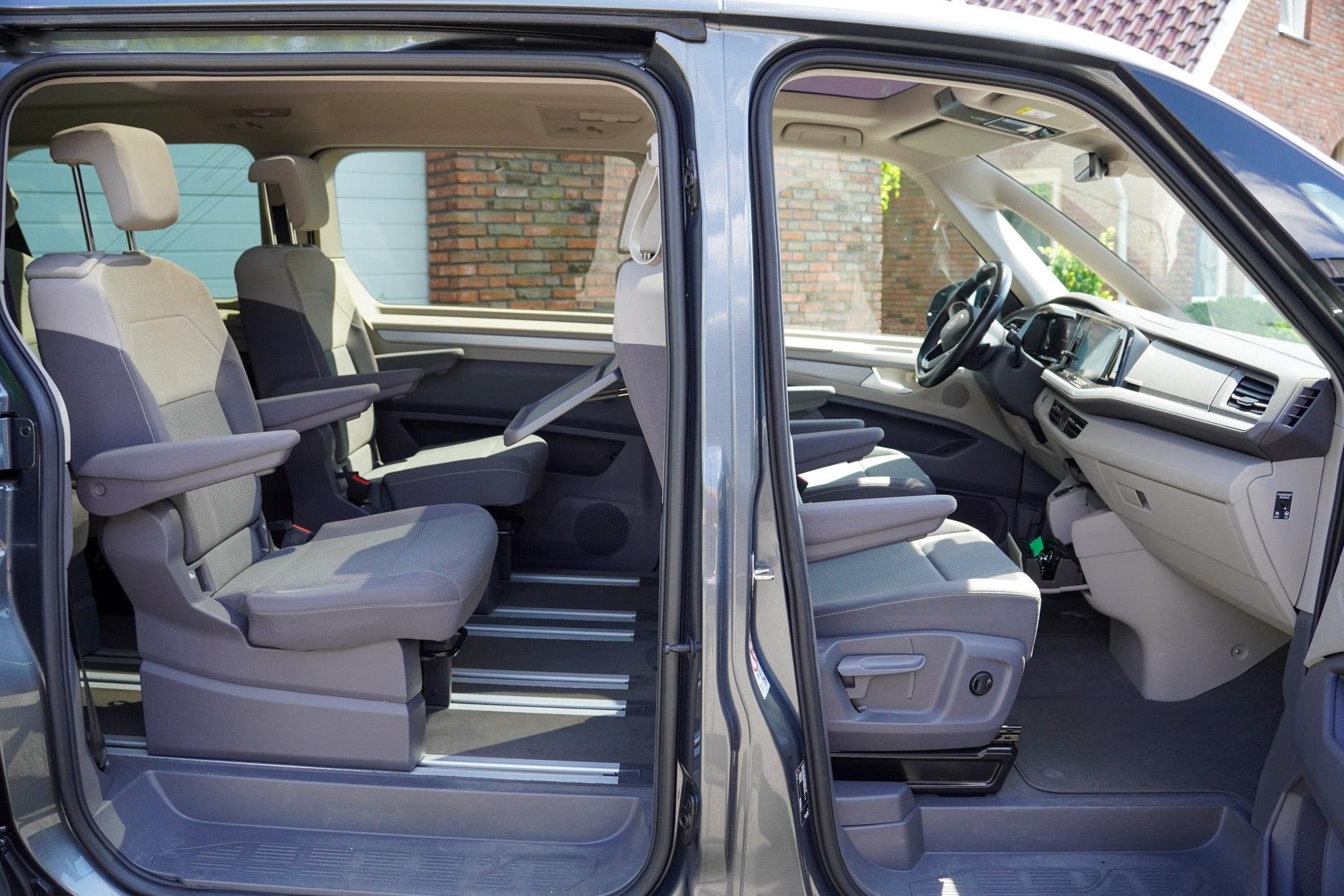 Volkswagen Multivan 1.4 eHybrid L2H1 Style Panodak Trekhaak, Auto's, Volkswagen, Gebruikt, Euro 6, 138 €/maand, 7 stoelen