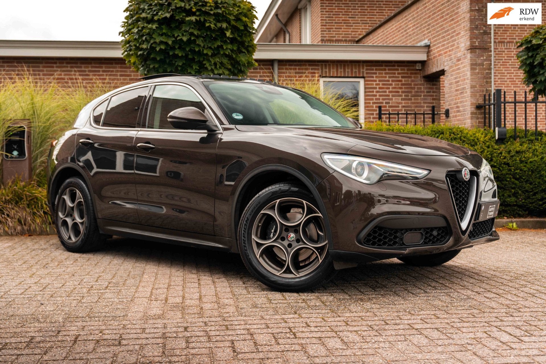 Alfa Romeo Stelvio 2.0 T AWD Super 280 PK Aut. ACC Schuifdak, Auto's, Automaat, Dealer onderhouden, Zwart, 4 cilinders