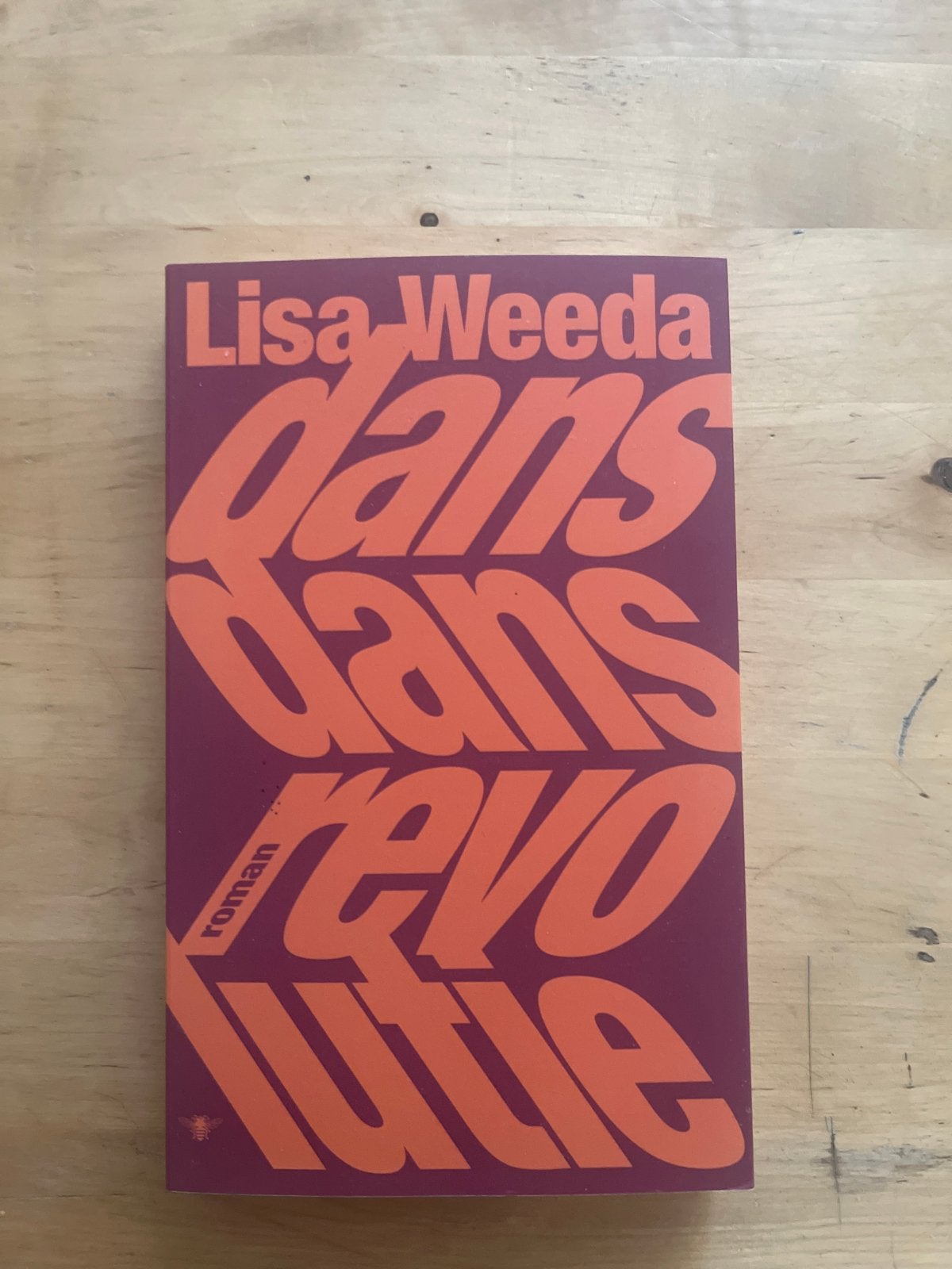 Dans Dans Revolutie - Lisa Weeda (roman), Ophalen of Verzenden, Zo goed als nieuw, Nederland