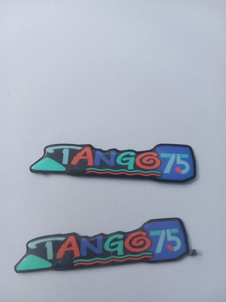 Tango 75 Emblemen Nissan micra, Auto diversen, Auto-accessoires, Gebruikt, Ophalen of Verzenden