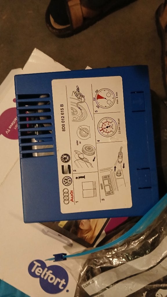 Compressor 24 volt voor autobanden, Ophalen, Zo goed als nieuw, Minder dan 200 liter/min, Minder dan 6 bar