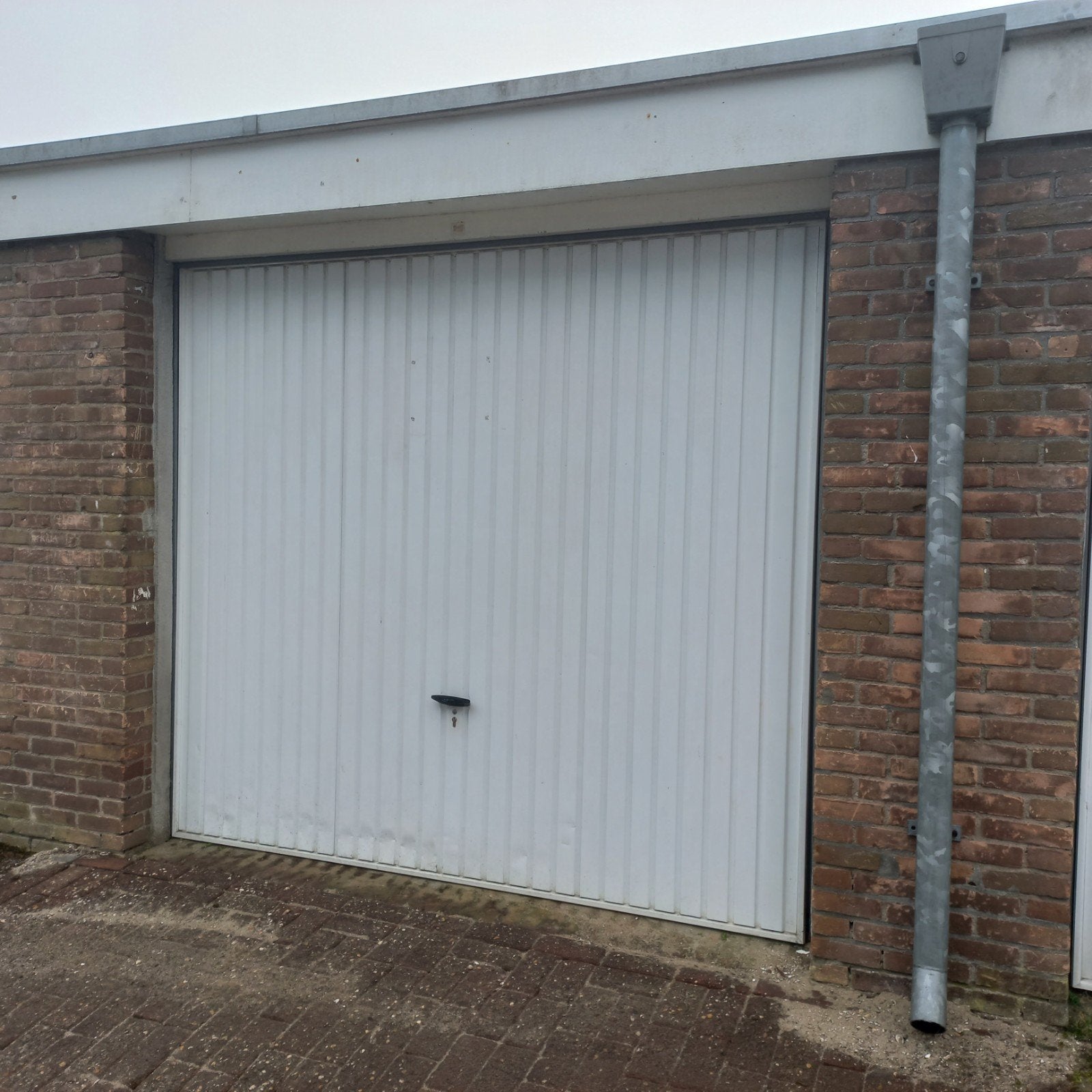 TE HUUR GARAGEBOX RIDDERKERK.