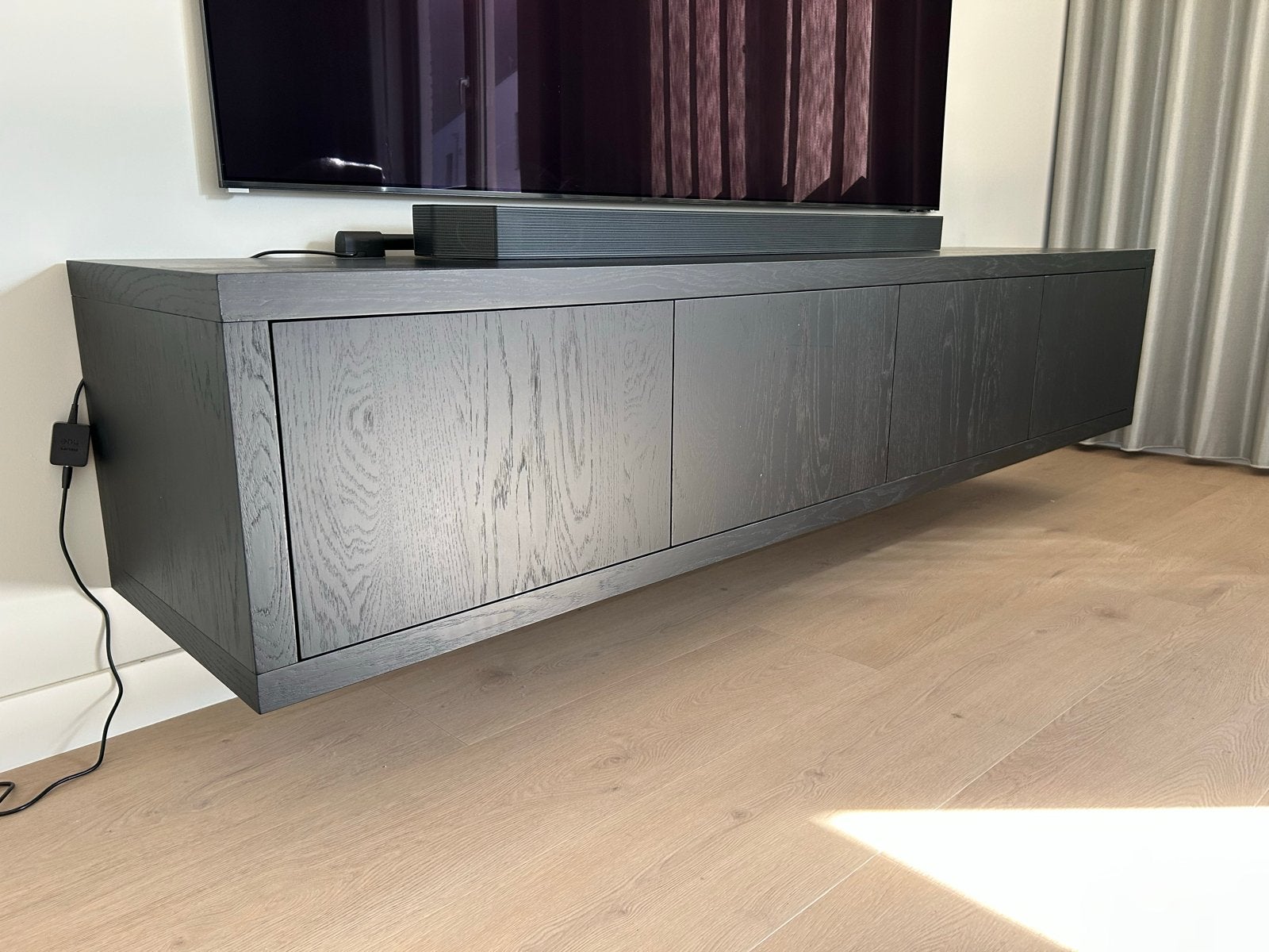 Goossens TV-meubel Barcelona Zwart Eiken - Nieuw, Eikenhout, Nieuw, Ophalen of Verzenden, 200 cm of meer