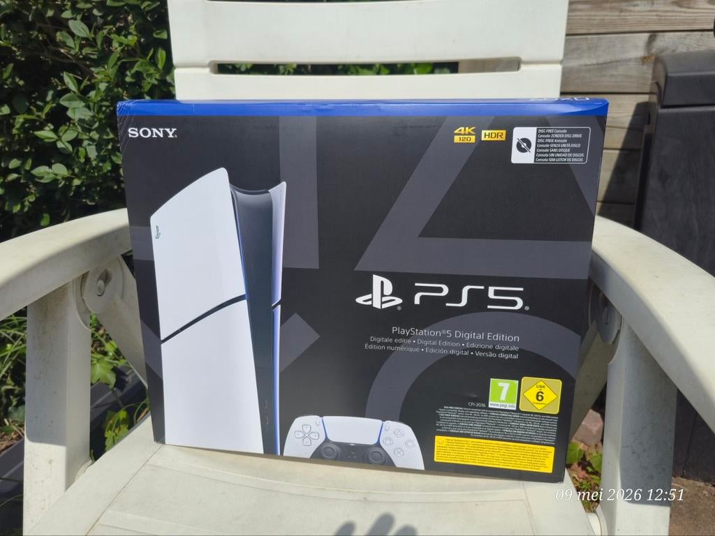 PS5 Digital Edition ONGEOPEND +2e controller + stand, Spelcomputers en Games, Spelcomputers | Sony PlayStation 5, Nieuw, Ophalen
