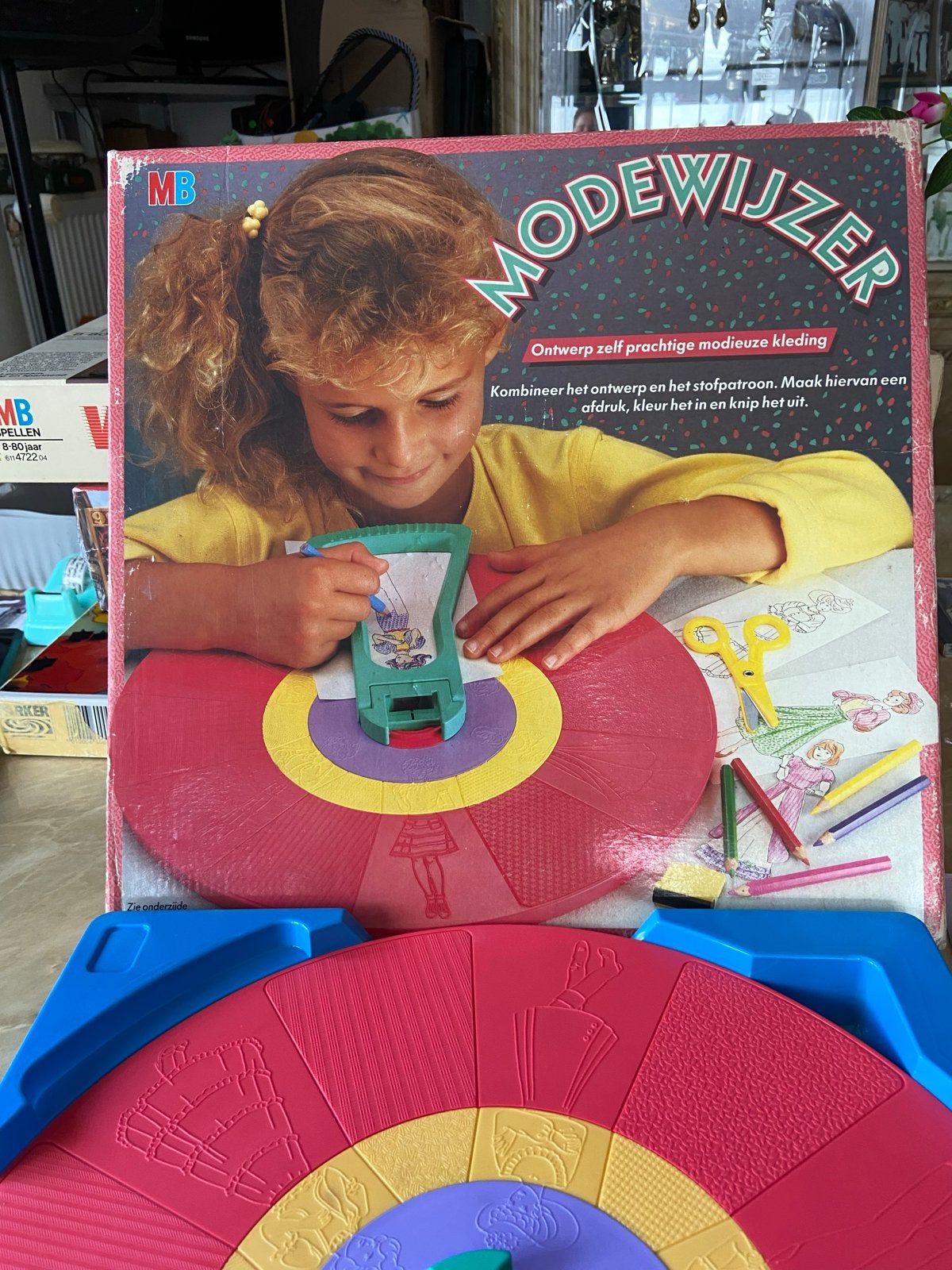 MB Modewijzer: Ontwerp je eigen mode!, Ophalen of Verzenden, Gebruikt, Knutselen