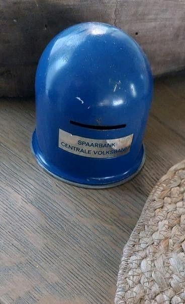 OUDE SPAARPOT CENTRALE VOLKSBANK+gratis RIJKSPOSTSPAARBANK, Verzamelen, Spaarpotten, Ophalen of Verzenden, Gebruikt, Metaal of Blik