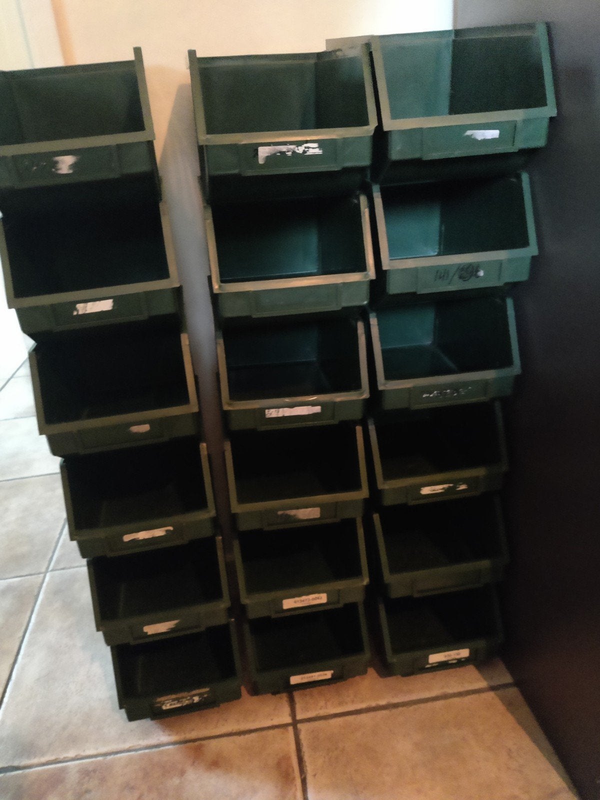 36 groene magazijn bakken. Stapelbaar., Doe-het-zelf en Verbouw, Kratten en Dozen, Ophalen, Gebruikt, Minder dan 50 cm, Minder dan 40 cm